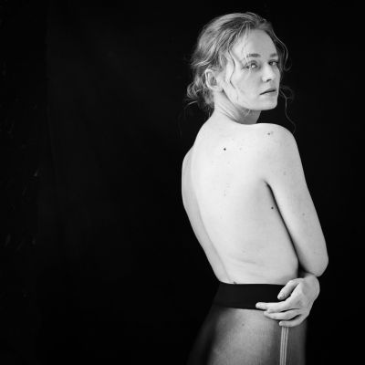 Ripped Tights / Nude  Fotografie von Model DovileParis ★17 | STRKNG