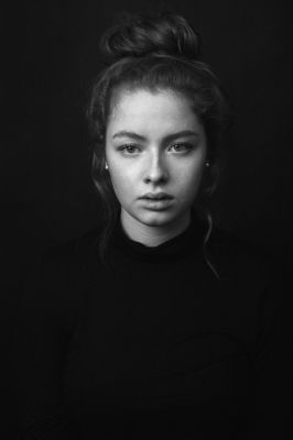 Vivienne / Portrait  Fotografie von Fotograf Rainer Moster ★15 | STRKNG