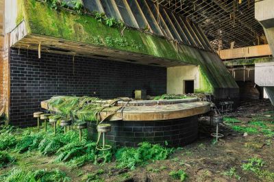 Nature pub / Lost places  Fotografie von Fotograf Michael Schwan ★1 | STRKNG