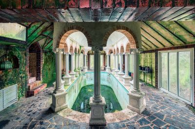 ROMAN BATH / Lost places  Fotografie von Fotograf Michael Schwan ★1 | STRKNG