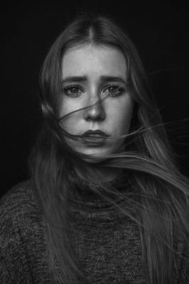 Alina / Portrait  photography by Photographer Tim Scharner ★1 | STRKNG