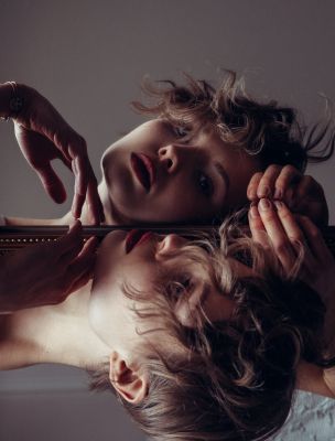 Lisa / Portrait  photography by Photographer Tim Scharner ★1 | STRKNG