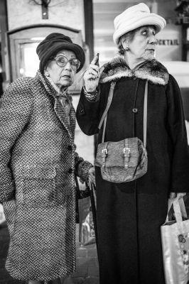 Italian Ladies / Street  Fotografie von Fotograf Ralf Scherer ★10 | STRKNG