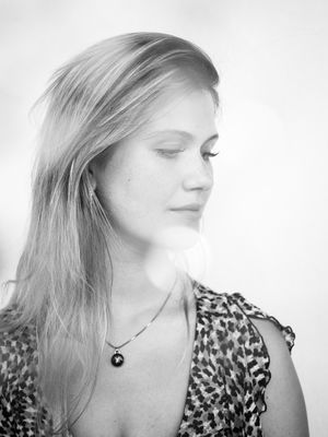 "Valentina" (2025) - 99 PORTRAITS / 2025-07-25 "Valentina" (2025) - 99 PORTRAITS / Portrait photography by Photographer René Greiner Fotografie ★5 | STRKNG