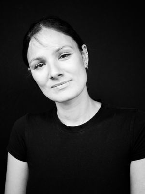 "Evi" (2025) - 99 PORTRAITS / 2025-07-16 "Evi" (2025) - 99 PORTRAITS / Portrait photography by Photographer René Greiner Fotografie ★5 | STRKNG