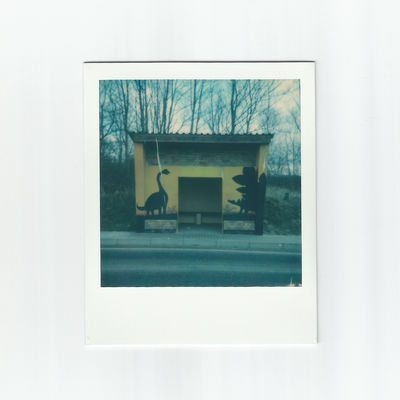 Bus stop (2018) / Instant-Film  Fotografie von Fotograf René Greiner Fotografie ★5 | STRKNG