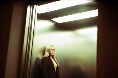 Elevator's lighting is cinematic af / Portrait  photography by Photographer Alex Shvedov ★1 | STRKNG