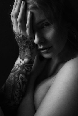 Linie / Portrait  photography by Photographer Dirk Rohra ★25 | STRKNG