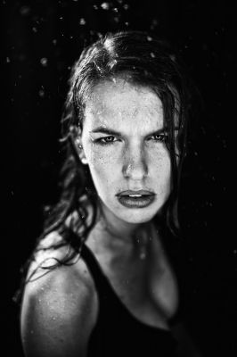 In the Rain / Portrait  Fotografie von Fotograf Frozen Moment Photografie ★1 | STRKNG