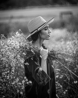 Shania / Portrait  photography by Photographer Falko Matte ★10 | STRKNG