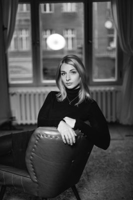 Lorelai / Black and White  photography by Photographer Britta Brandt ★4 | STRKNG