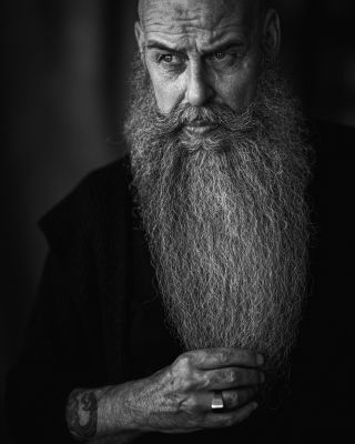 t** / Portrait  photography by Photographer Mario Diener | STRKNG