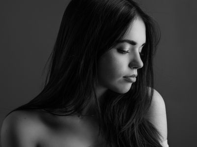 Sarah 2 / Portrait  photography by Photographer Jürgen Steppan | STRKNG