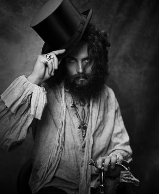 Starke Männer / Amon / Portrait  photography by Photographer Thorsten Geisser Emotionale Fotografie | STRKNG