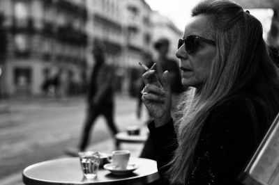 Café clope / Menschen  Fotografie von Fotograf streetsixtysix ★3 | STRKNG