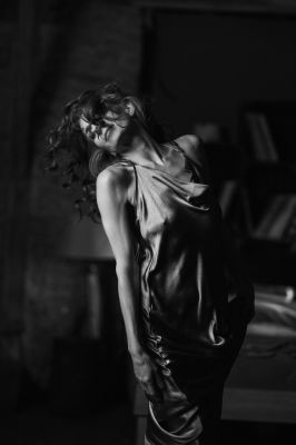 Dance / Schwarz-weiss  Fotografie von Fotograf Peter Kächele ★4 | STRKNG