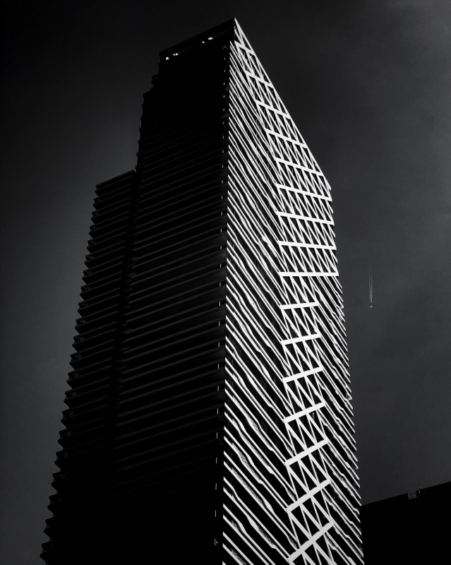 Skyscraper the Hague - &copy; Tjeerd van der Heeft | Black and White
