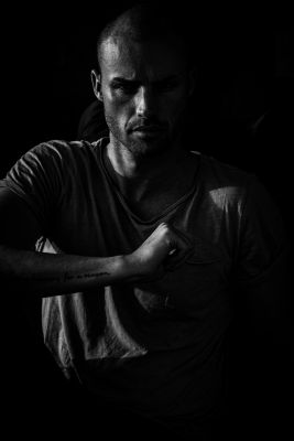 dark / Portrait  Fotografie von Fotografin pure male photography ★4 | STRKNG