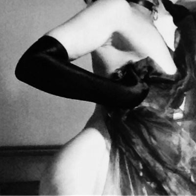Black Gloves / Black and White  photography by Photographer Runa Vera ★2 | STRKNG