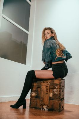 Camila - Black boots / Mode / Beauty  Fotografie von Model Camila Antonella Mondino ★1 | STRKNG