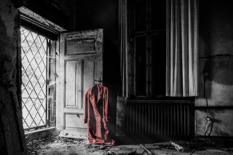 Red Jacket - &copy; Jonas Rediske | Lost places