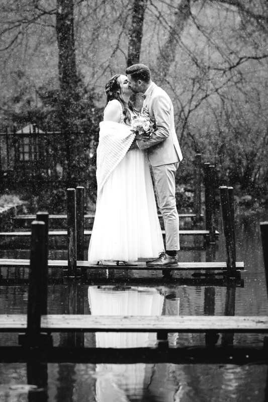 rainy kiss - &copy; David Jahn | Wedding