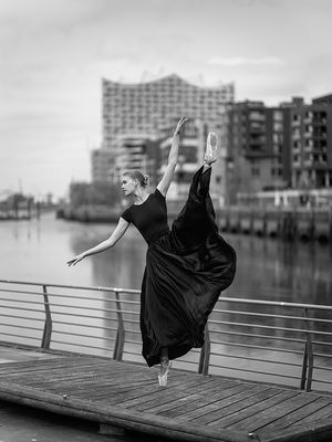 Sophie / People  photography by Photographer Erik Schlicksbier ★5 | STRKNG