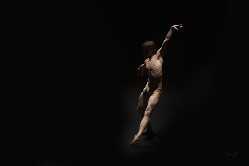 Dancer - &copy; Zoltan | Performance