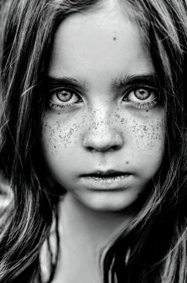 Tyśka eyes / Schwarz-weiss  Fotografie von Fotograf Tadeusz Droszczak ★4 | STRKNG