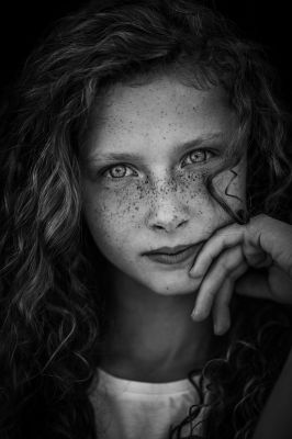 Julia B&amp;W / Portrait  Fotografie von Fotograf Tadeusz Droszczak ★4 | STRKNG