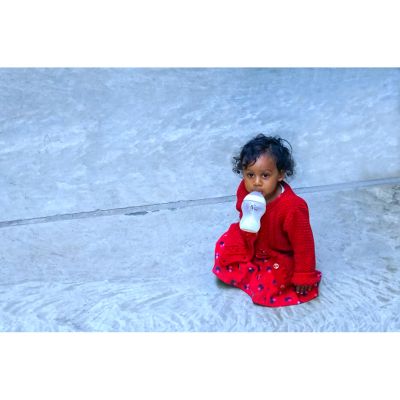 Little Girl in Red / Menschen  Fotografie von Fotograf Max Cortell Photography ★1 | STRKNG