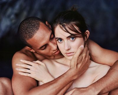 Embrace / Portrait  photography by Photographer Ralf Freitag Photography ★9 | STRKNG