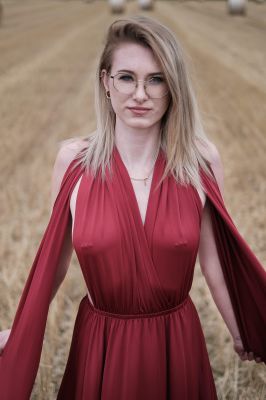 Red Kristin / Portrait  photography by Photographer Schlerege-Fotografie ★1 | STRKNG