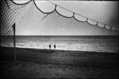 connected at dusk - 'stories from the sea / Larnaca' / Mood  photography by Photographer Lara Kantardjian ★4 | STRKNG