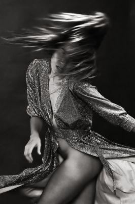 Kery Tery / Schwarz-weiss  Fotografie von Fotograf Roland Müller ★1 | STRKNG