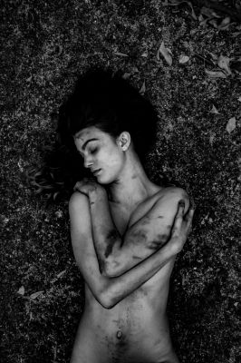 Covered in Ashes / Nude  photography by Photographer Jamie Thißen-Betts ★4 | STRKNG