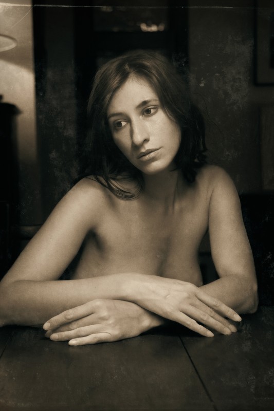 LES MAINS DE KATE  (MODÈLE : @ARTDECOMODEL) - &copy; Pierre Arnoldi | Nude