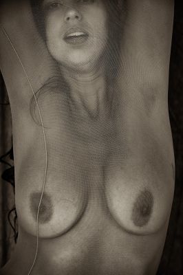 CIARA DANS LE TUBE / Nude  Fotografie von Fotograf Pierre Arnoldi | STRKNG