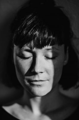 Friederike Serr // Schauspielerin / Portrait  Fotografie von Fotografin Katrin Freund ★4 | STRKNG