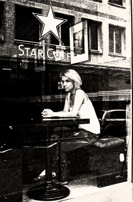 Vivi in Cafe / Street  photography by Photographer Markus-N | STRKNG