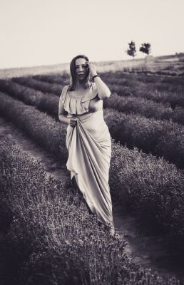 Lavender / Schwarz-weiss  Fotografie von Fotografin Karolina Okereke Photography | STRKNG