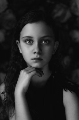 Izabela / Portrait  photography by Photographer Karolina Okereke Photography | STRKNG