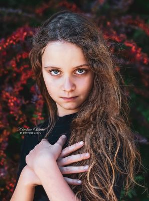 Autumn girl / Portrait  photography by Photographer Karolina Okereke Photography | STRKNG