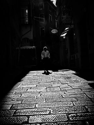 walk alone / Street  Fotografie von Fotograf Superkarsti ★1 | STRKNG