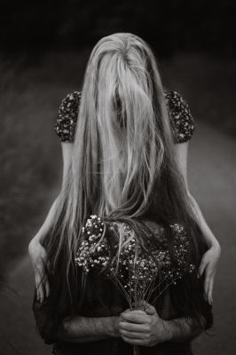 Versteckt / Menschen  Fotografie von Fotografin Annalena Joschko ★1 | STRKNG