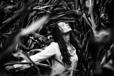 Jessica / Black and White  photography by Photographer Olaf Korbanek ★28 | STRKNG