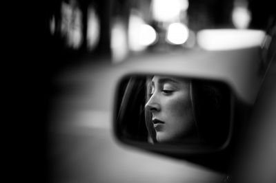 in the mirror / Schwarz-weiss  Fotografie von Fotograf Olaf Korbanek ★26 | STRKNG