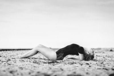 Children of the sun / Schwarz-weiss  Fotografie von Model Annuschka ★7 | STRKNG