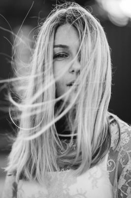 Anna Karolin / Portrait  photography by Photographer Endrit Gega | STRKNG