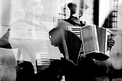 Strassenmusiker in Rom / Street  Fotografie von Fotograf Fritz Naef ★5 | STRKNG
